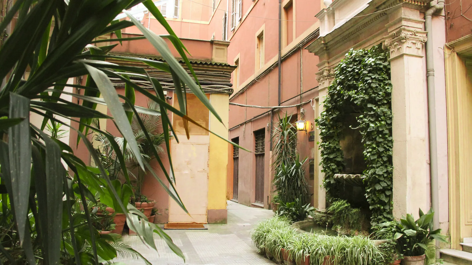 Konukevi Persepolis Rome Otel