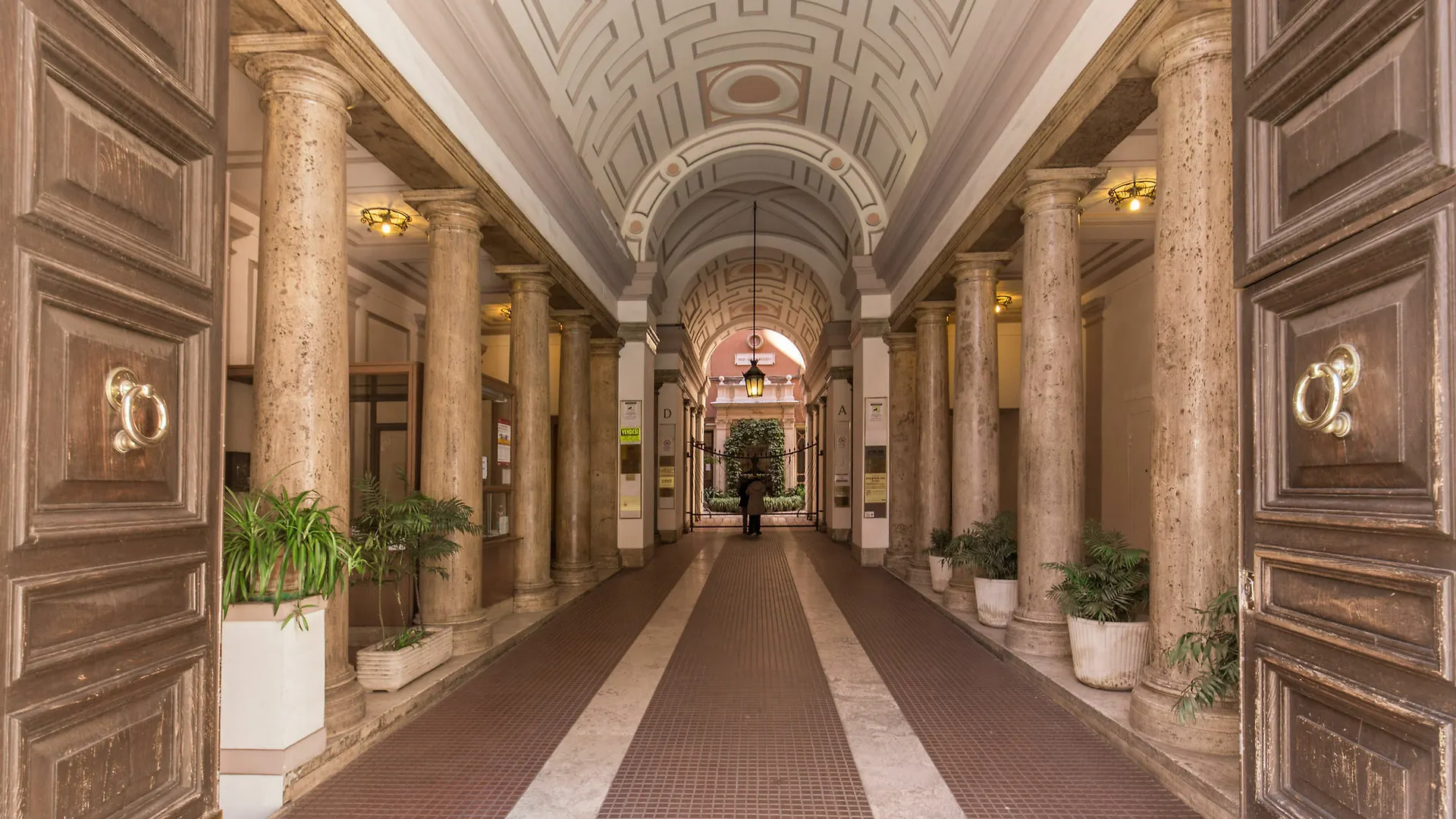 Persepolis Rome Otel Konukevi