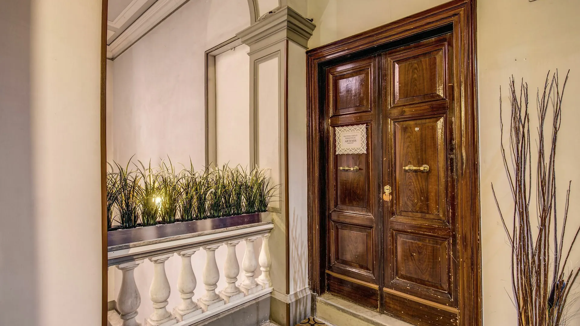 Konukevi Persepolis Rome Otel