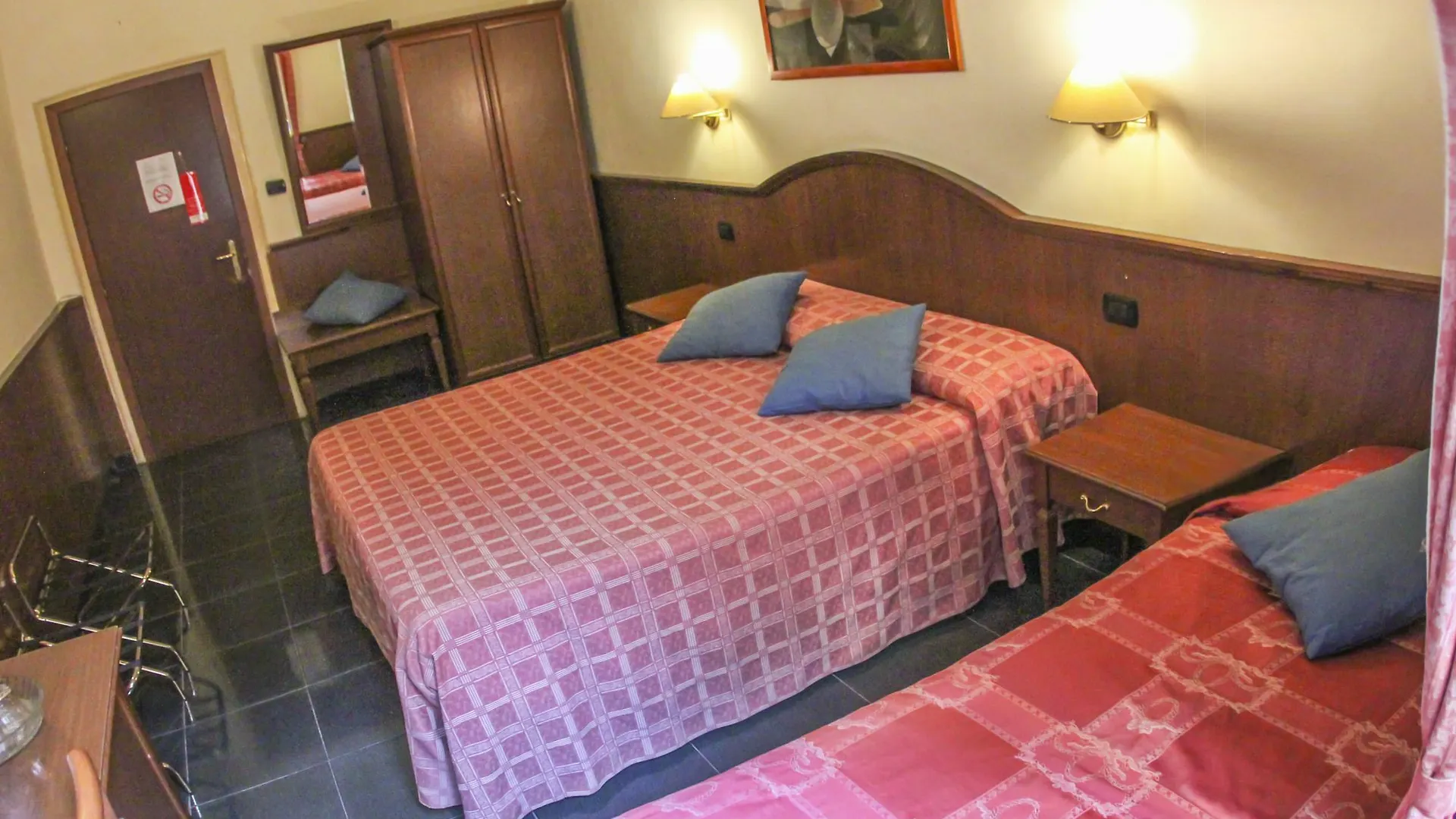 Persepolis Rome Otel Konukevi